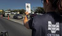 Cetesb fiscaliza mais de 37 mil caminhões e ônibus em rodovias de SP