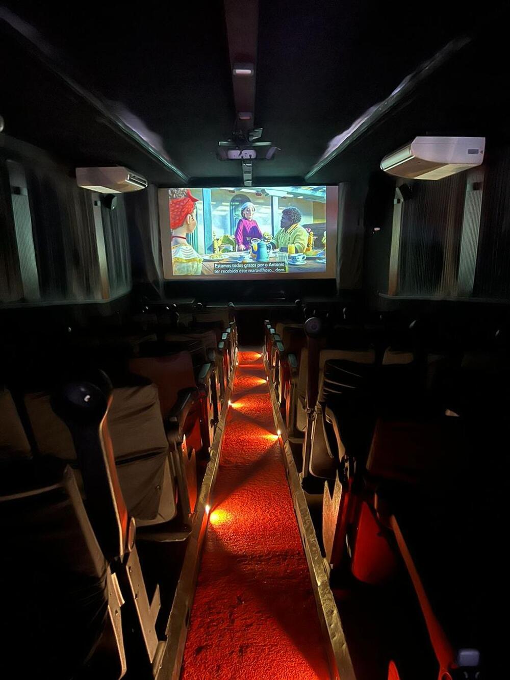 Carreta leva cinema gratuito a seis estados brasileiros