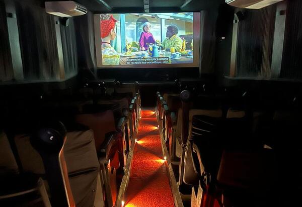 Carreta leva cinema gratuito a seis estados brasileiros