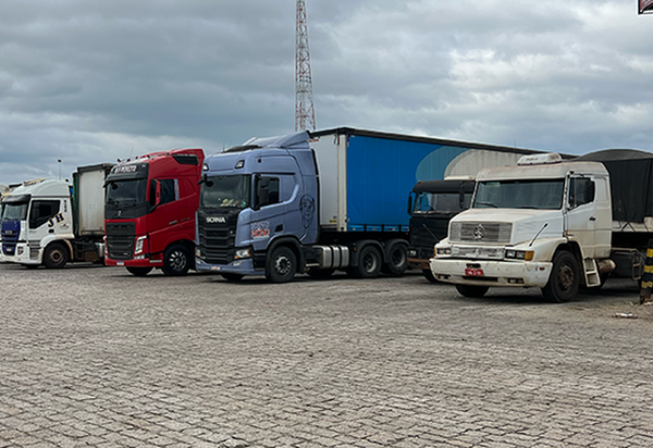 CNT estima déficit de até 250 mil caminhoneiros no Brasil; entenda a escassez do setor