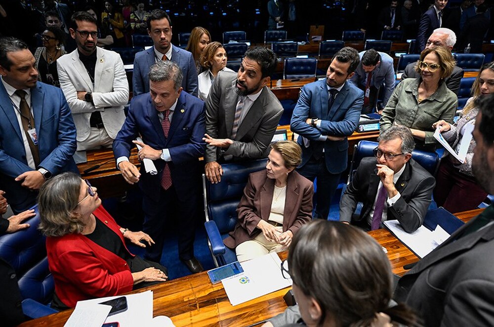 Senado aprova redução de impostos sobre o diesel; texto segue para sanção