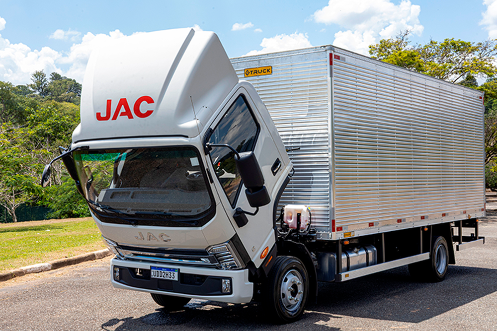JAC N 9.170: caminhão chinês estreia no Brasil com motor Cummins e carga útil de até 6,3 toneladas