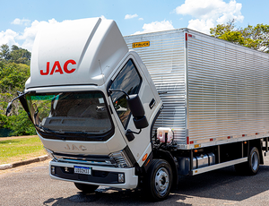 JAC N 9.170: caminhão chinês estreia no Brasil com motor Cummins e carga útil de até 6,3 toneladas