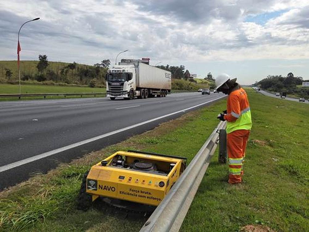 Motiva Autoban usa robô de roçada e reduz interdições de faixa nas rodovias