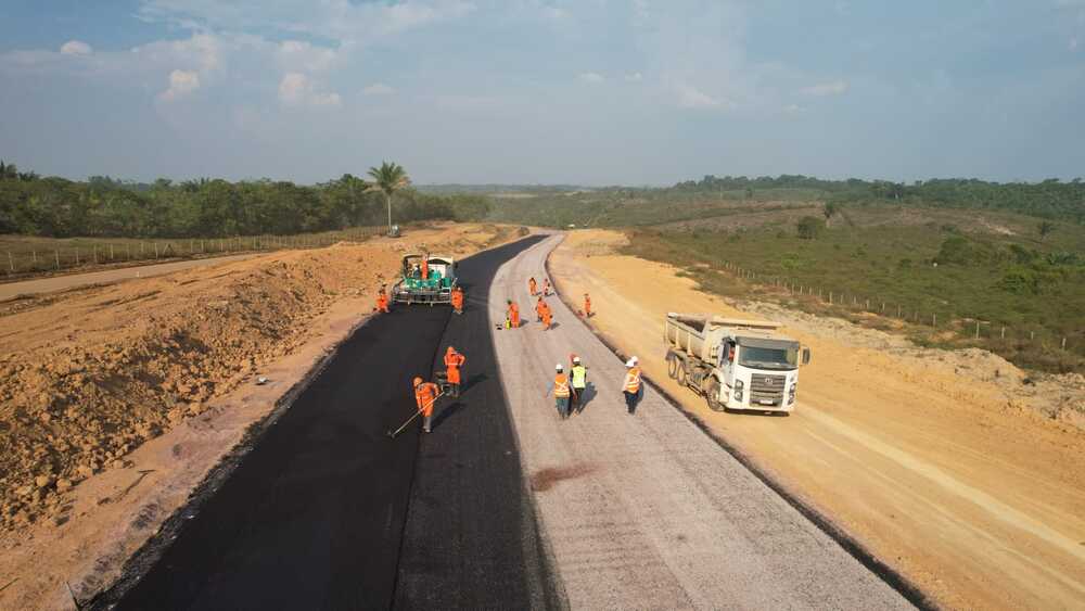 Pavimentação avança no novo acesso aos terminais de carga de Miritituba