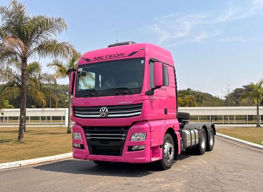Volkswagen lança cor rosa para caminhões e estreia com lote de 40 Meteor