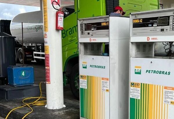 Preço do diesel comum sobe 6,67% e chega a R$ 7,20 por litro na primeira quinzena de outubro